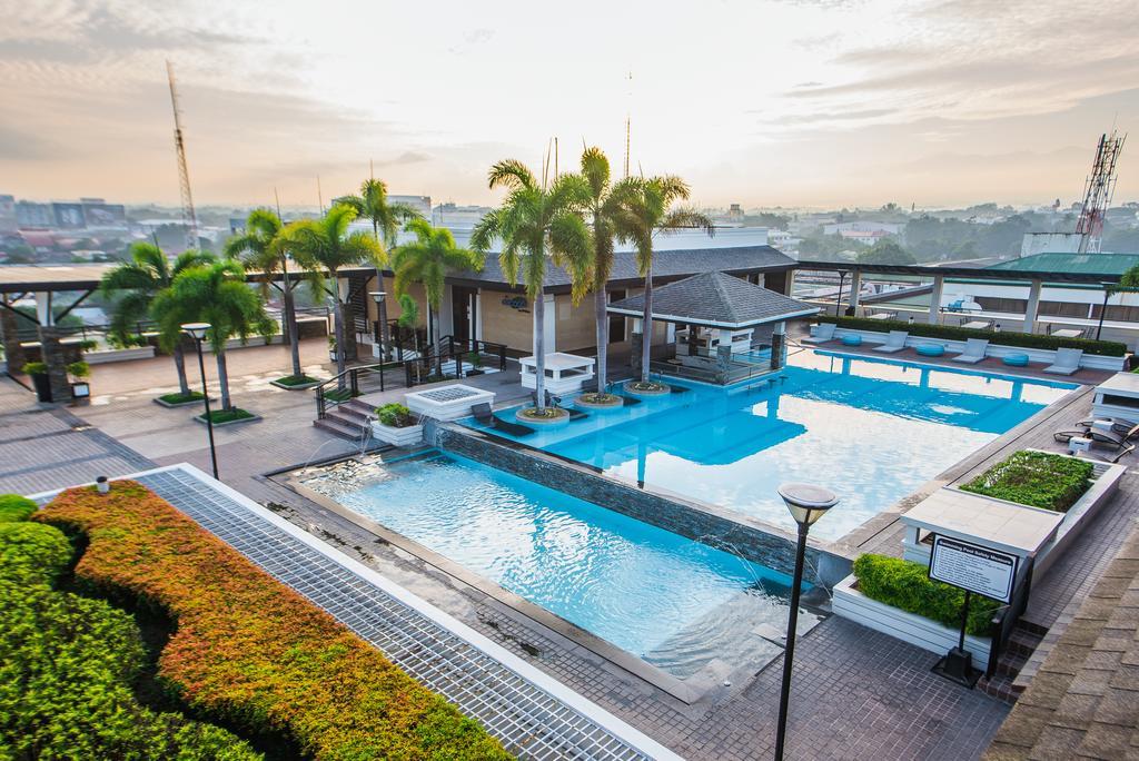 L'Fisher Hotel Bacolod Esterno foto