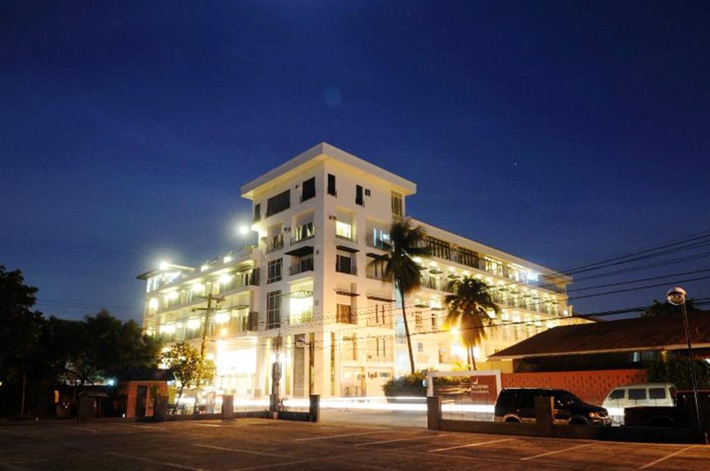 L'Fisher Hotel Bacolod Esterno foto